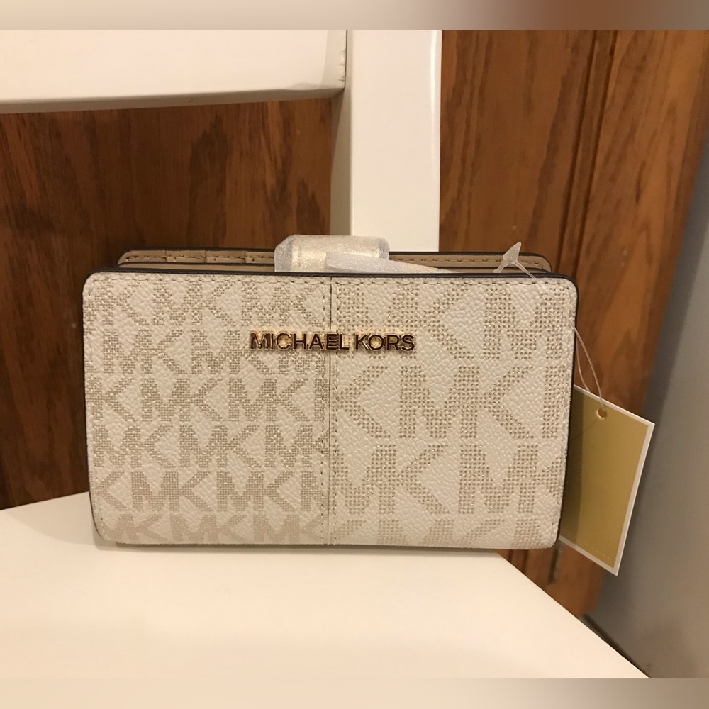 Michael Kors Jet Set Medium Logo Wallet